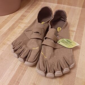 Vibram Men's FiveFingers CVT Hemp Minimalist Casual Walking Shoe